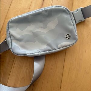 lululemon athletica Gray Belt Bag Minimalist Design